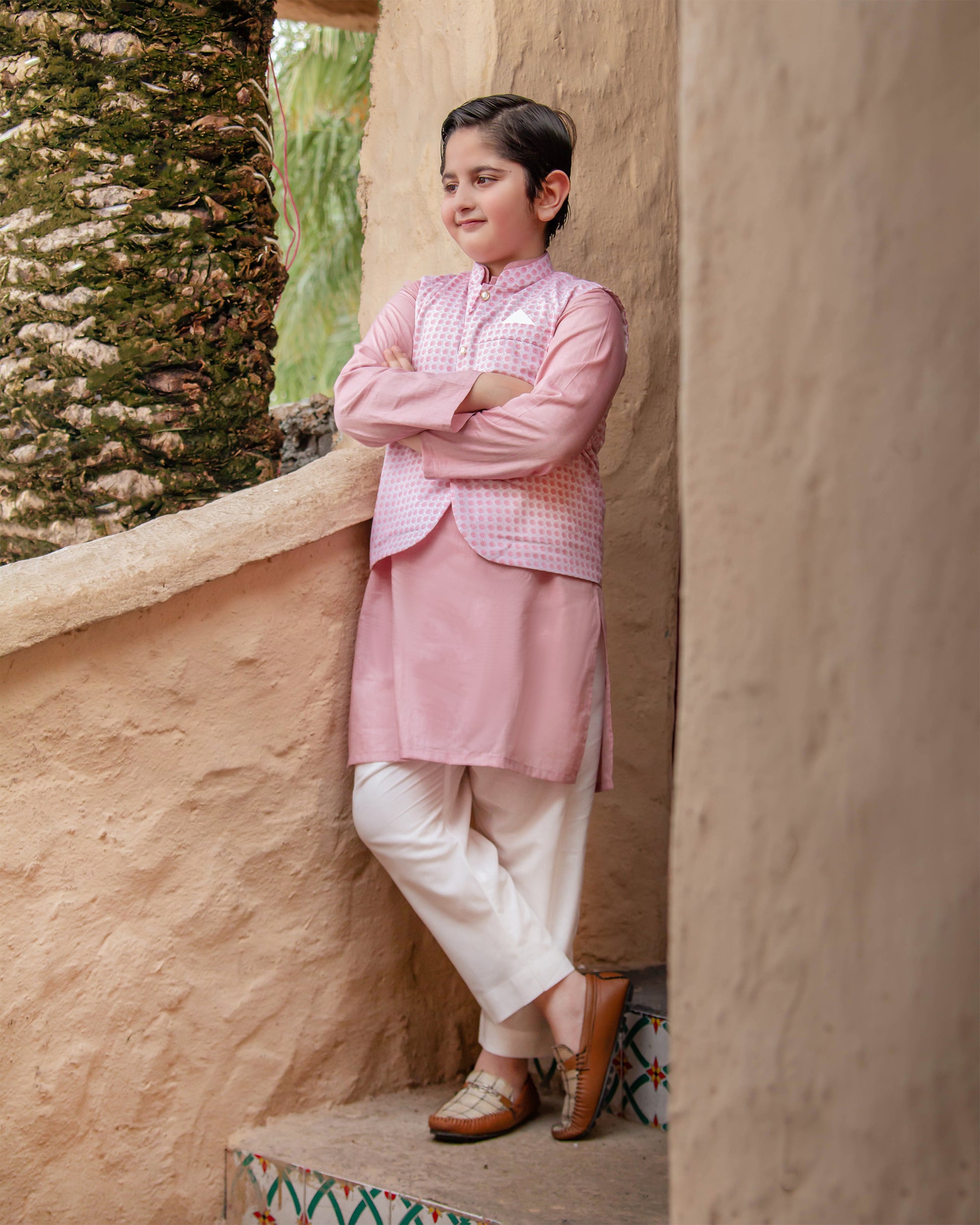 Blush, Designer Waistcoat Dress for Boys
Classy waistcoat  
Fabric Cotton
Waistcoat Pastel pink 
Kurta Light pink 
Trouser White
3pc dress
Shop online for quality formal and party designer dresses.