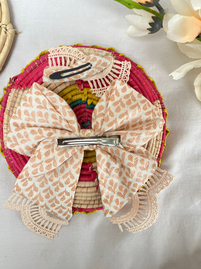 Cream Bow